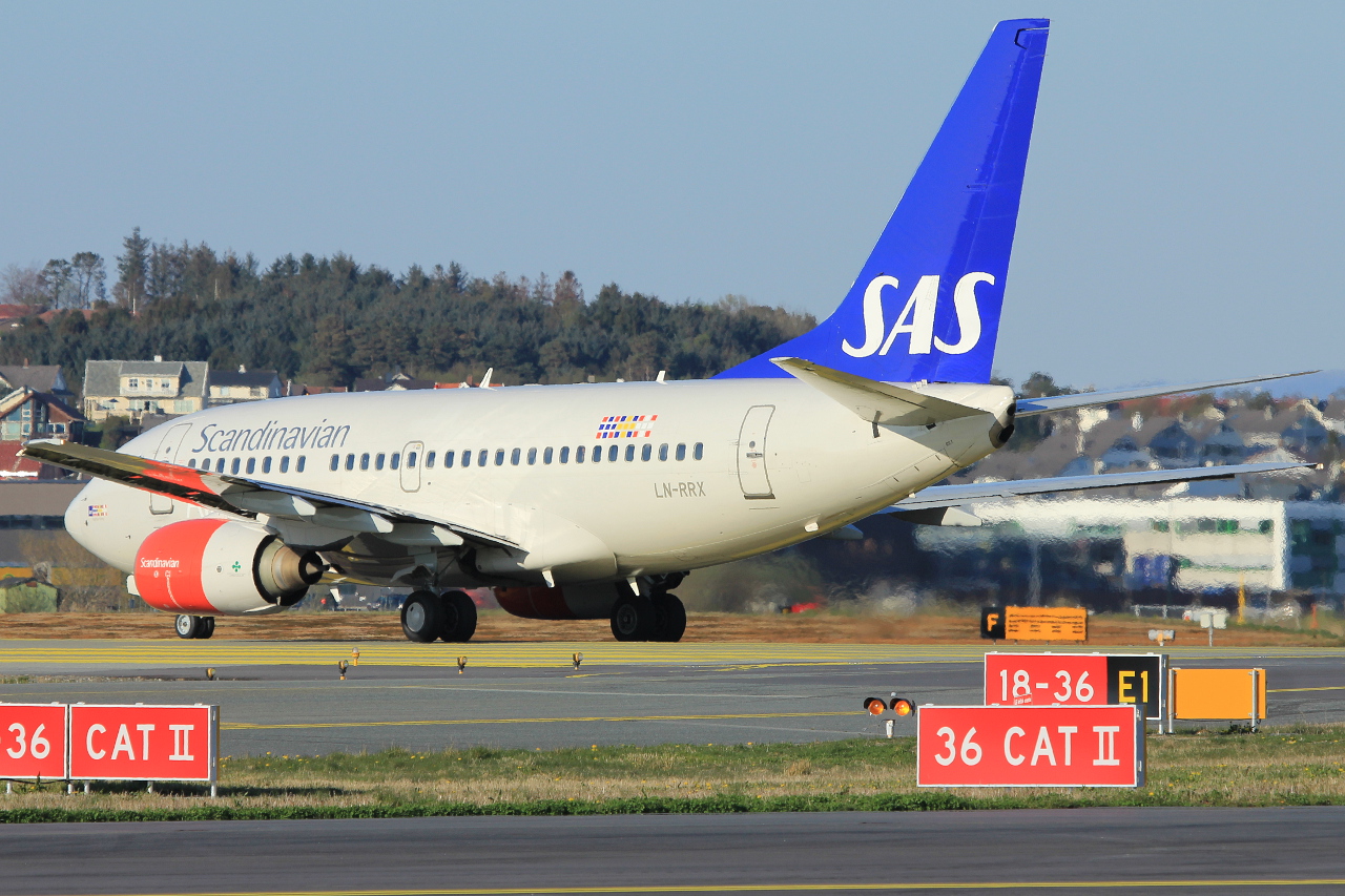 LN-RRX (28296) 1998 Boeing 737-683
