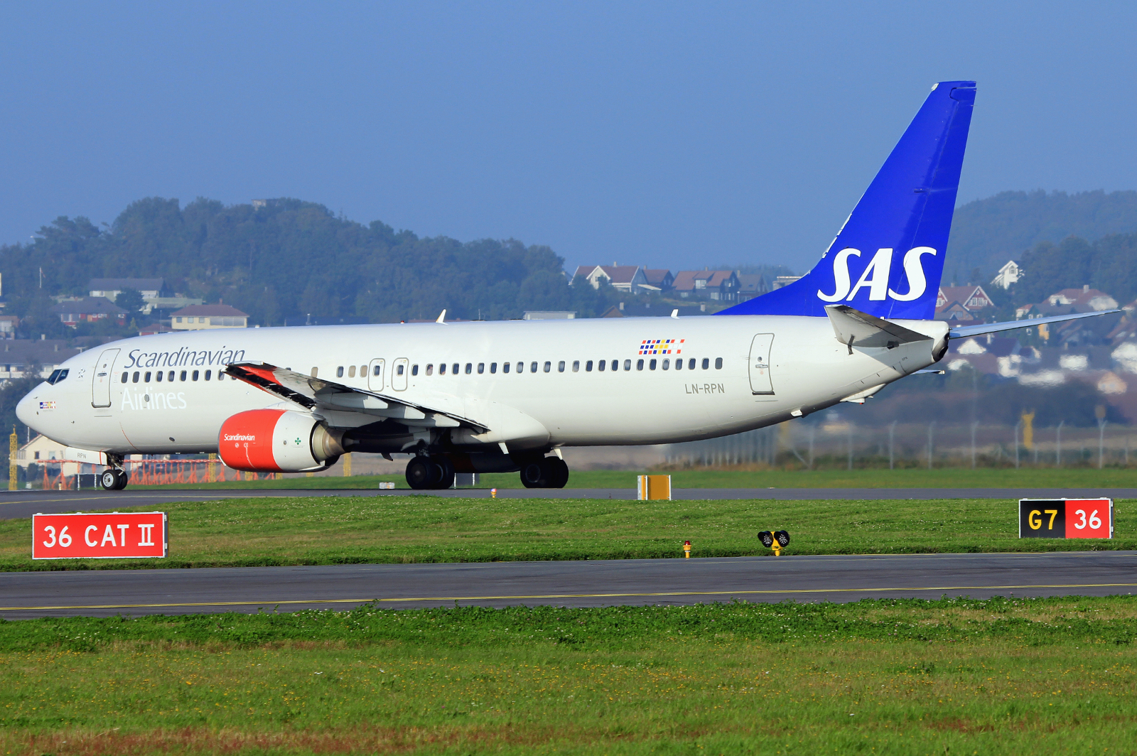 LN-RPN (30470) 2000 Boeing 737-883