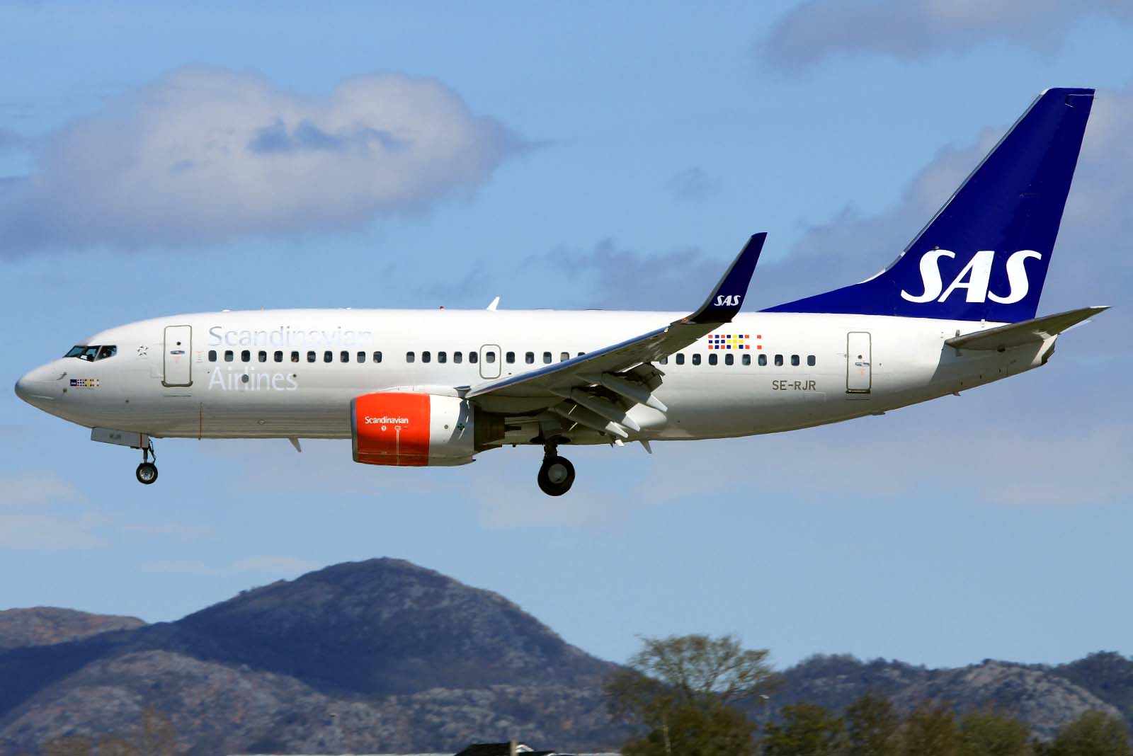 SE-RJR (33420) 2004 Boeing 737-76N(WL)