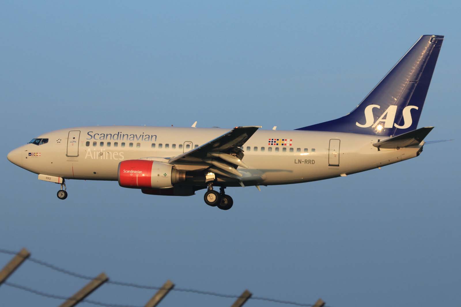 LN-RRD (28301) 1999 Boeing 737-683