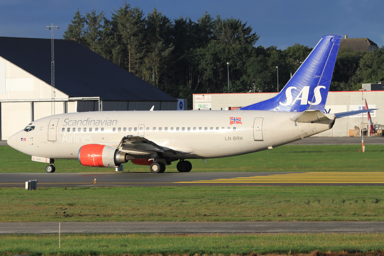 LN-BRH (24828) 1990 Boeing 737-505