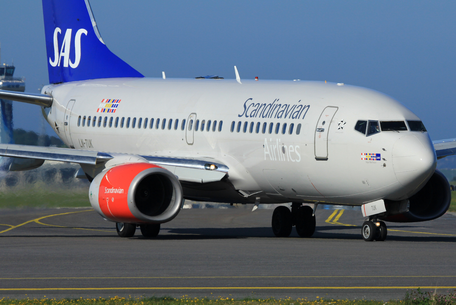 LN-TUK (26096) 2001 Boeing 737-705(WL)