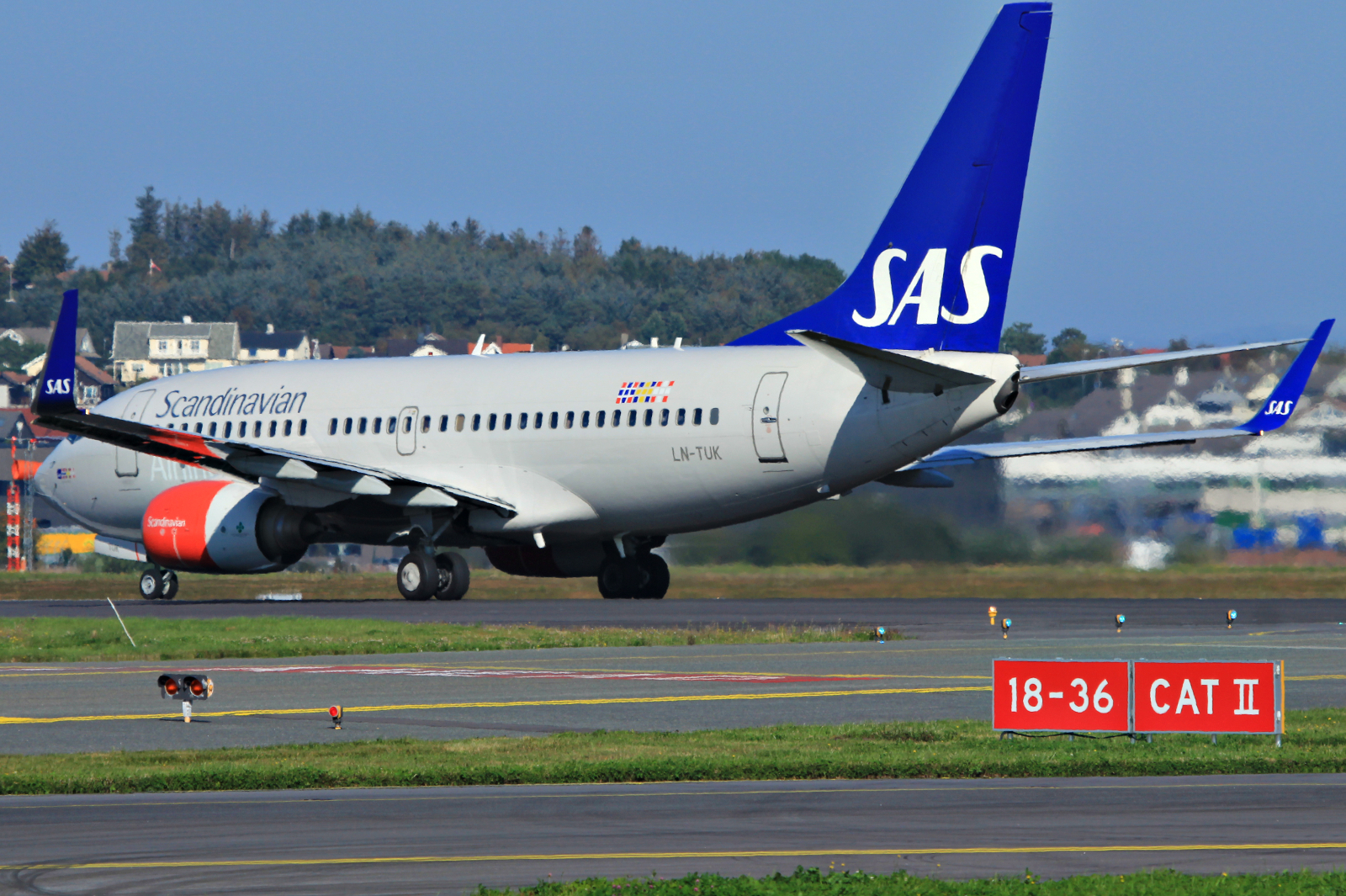 LN-TUK (26096) 2001 Boeing 737-705(WL)