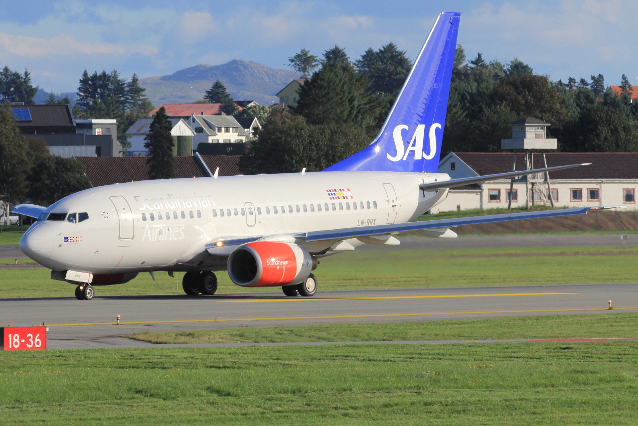 LN-RRX (28296) 1998 Boeing 737-683