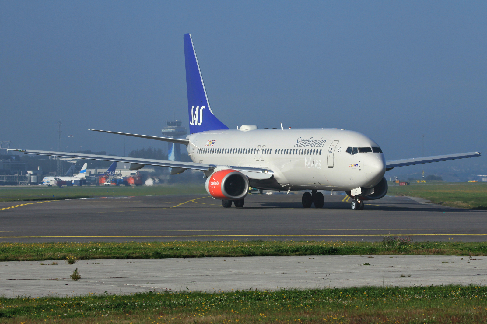 LN-RCZ (30197) 2001 Boeing 737-883