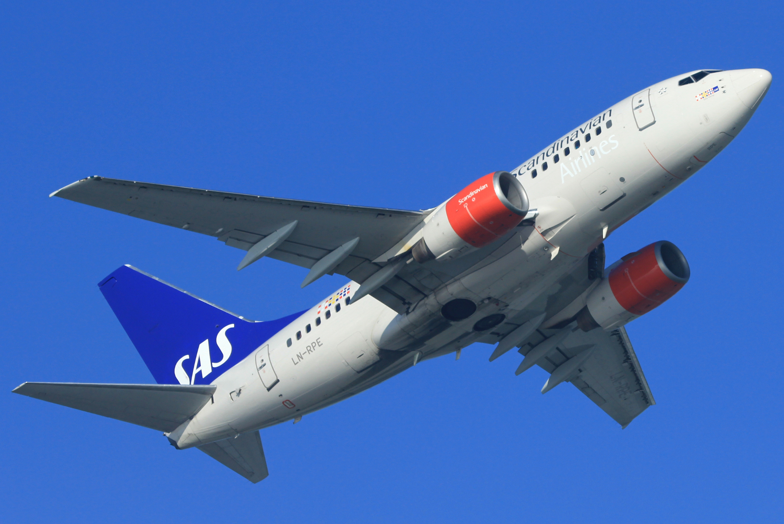 LN-RPE (28306) 1999 Boeing 737-683