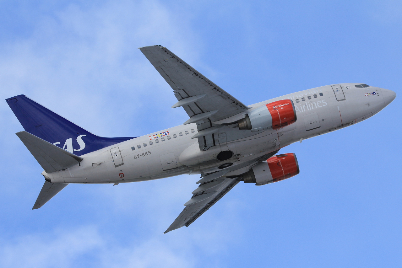 OY-KKS (28322) 2000 Boeing 737-683
