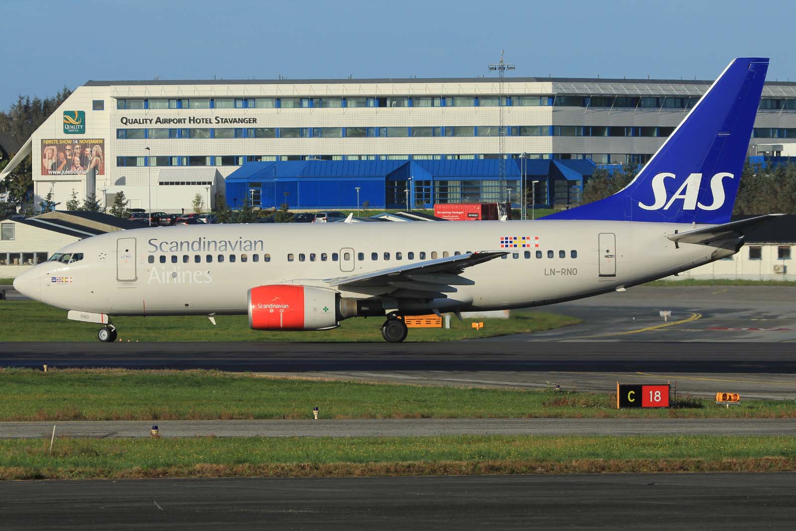 LN-RNO (28316) 2000 Boeing 737-783