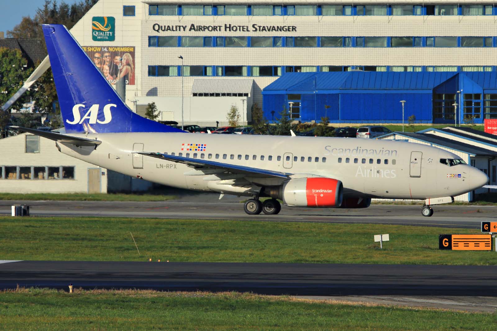 LN-RPX (28291) 1998 Boeing 737-683