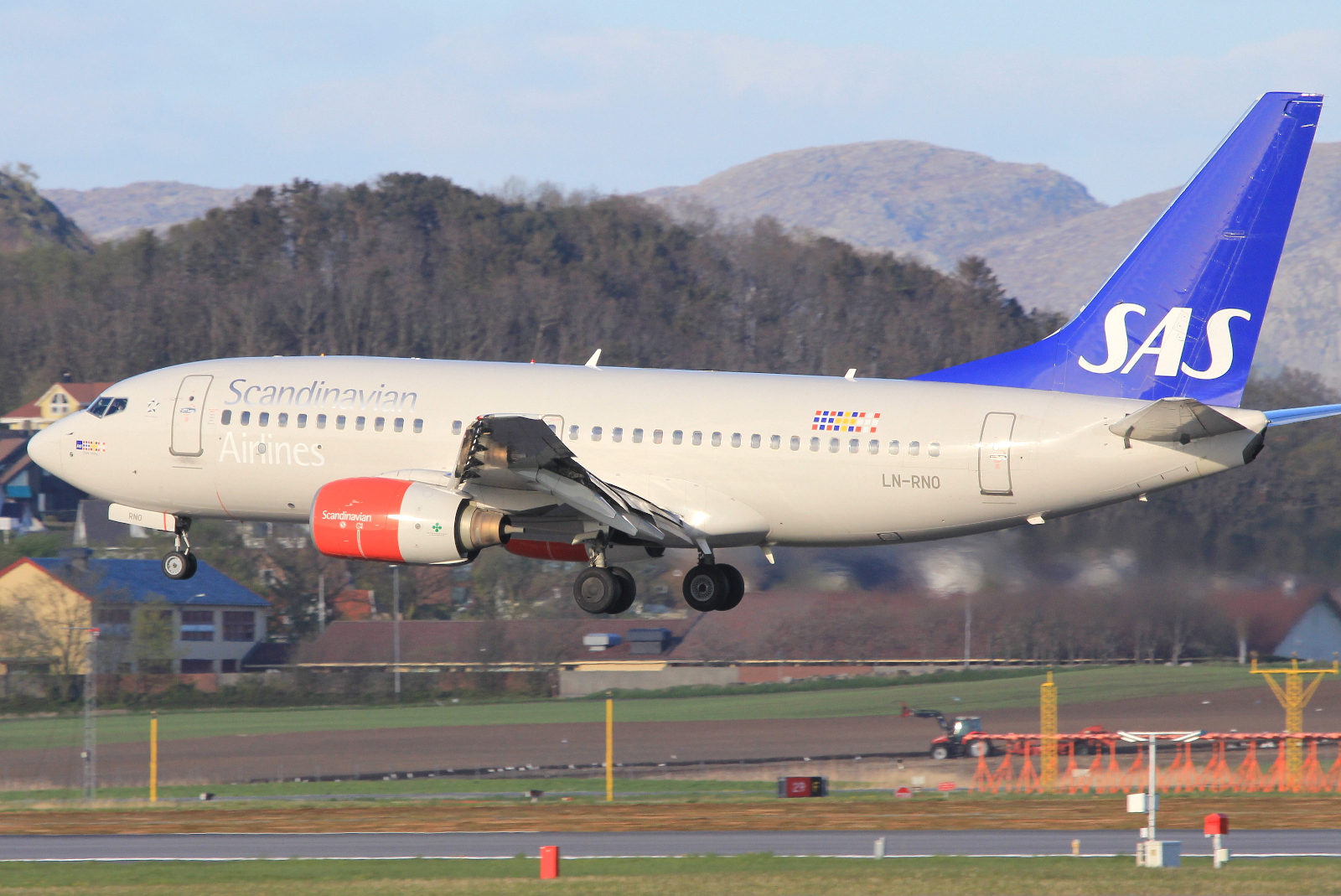 LN-RNO (28316) 2000 Boeing 737-783
