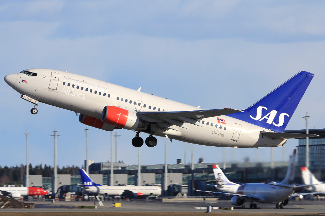 LN-TUD (28217) 1998 Boeing 737-705