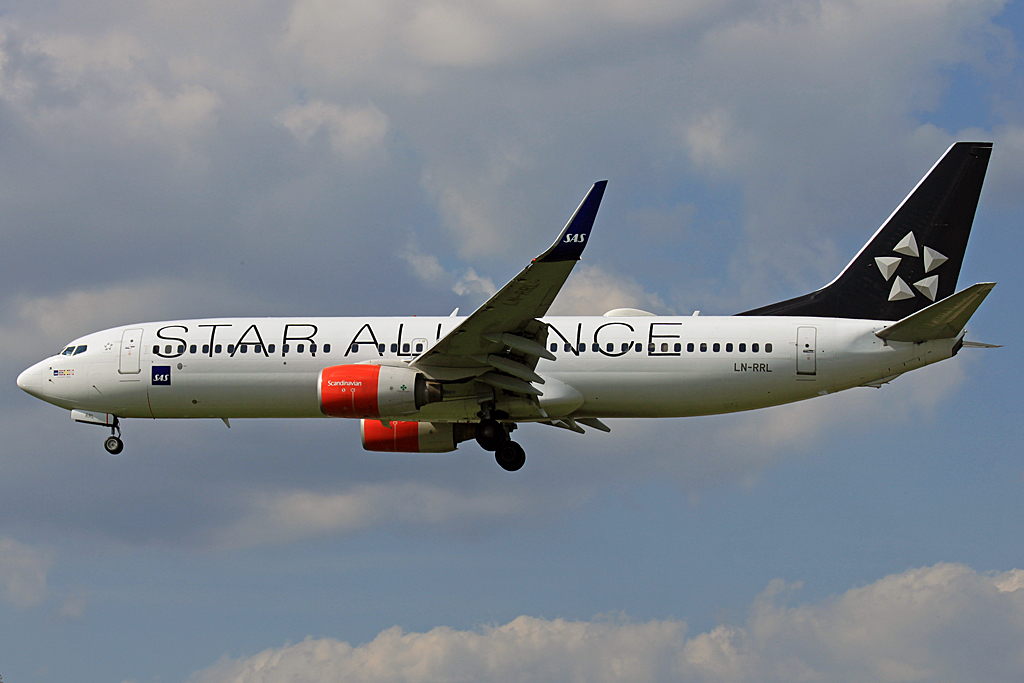 LN-RRL (28328) 2003 Boeing 737-883 WL