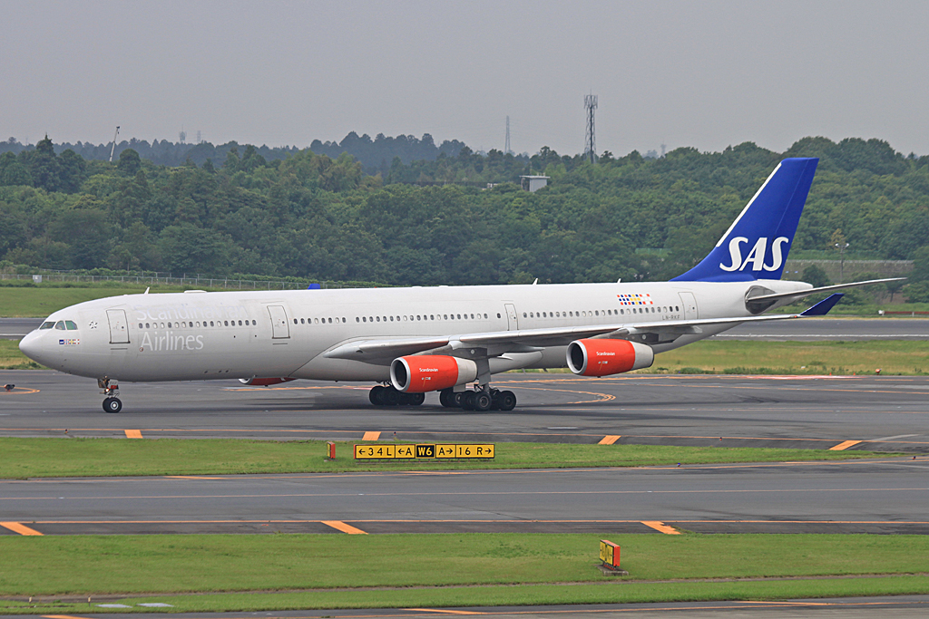 LN-RKF (413) 2001 Airbus A340-313