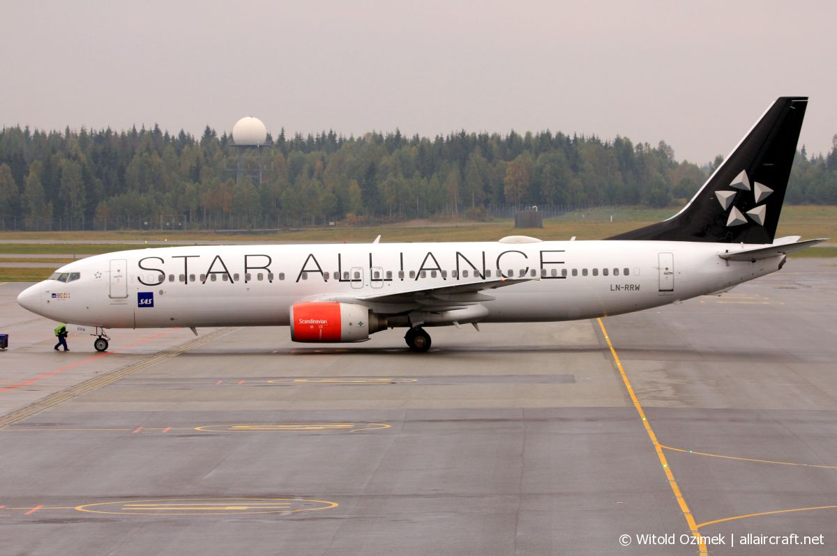 LN-RRW (32277) 2004 Boeing 737-883