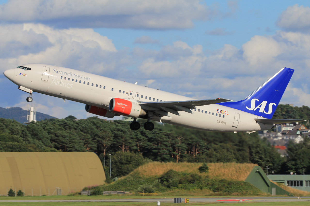 LN-RPR (30468) 2000 Boeing 737-883