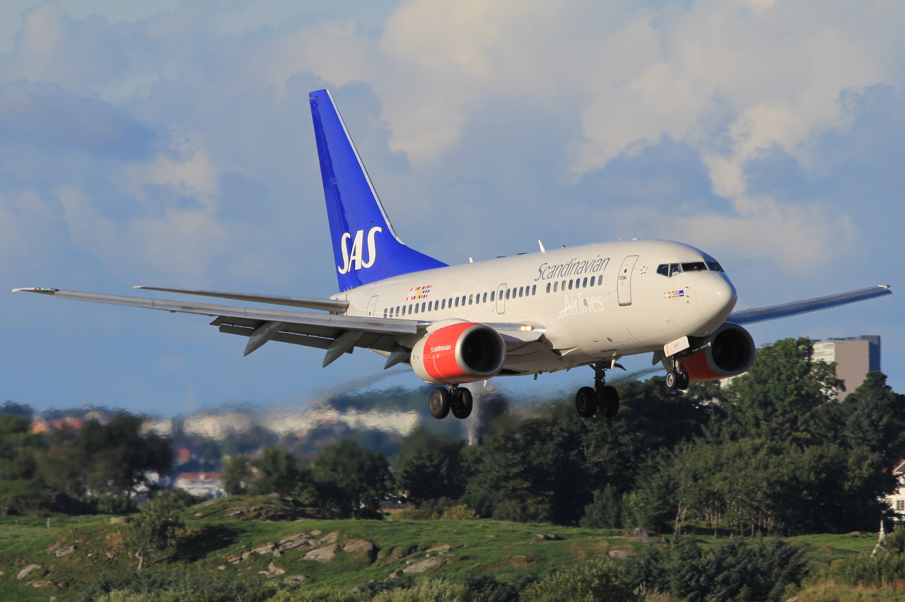 LN-RPF (28307) 1999 Boeing 737-683