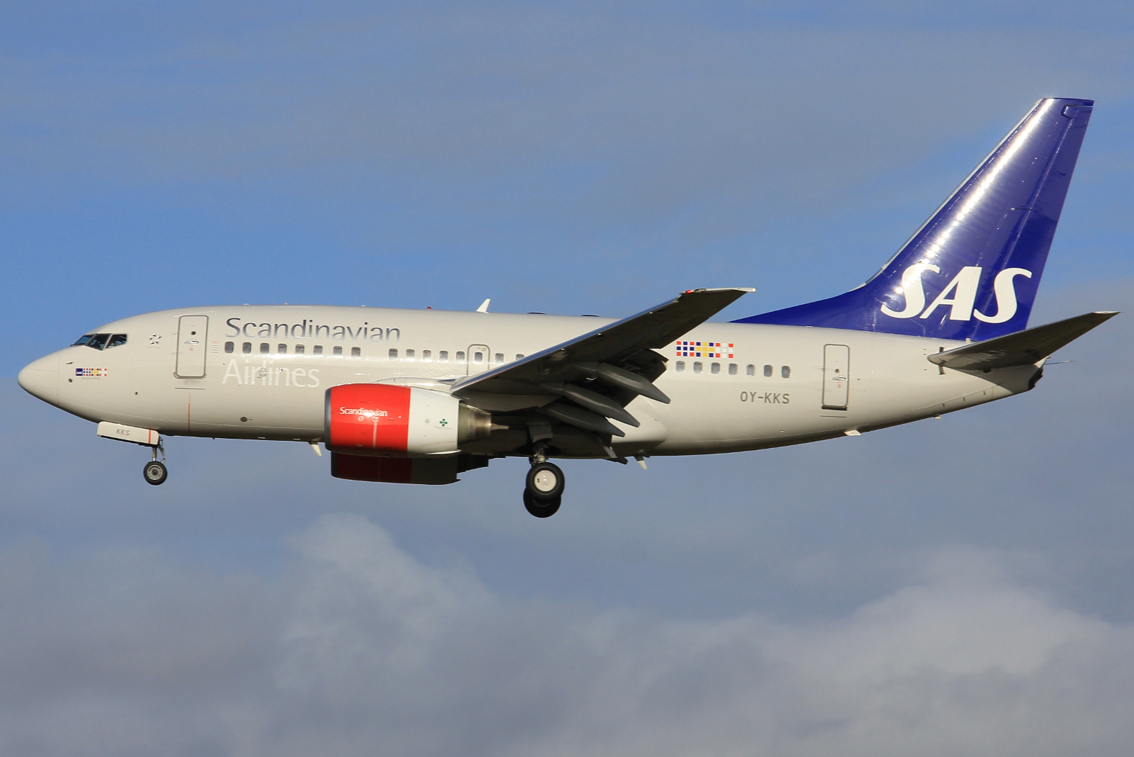 OY-KKS (28322) 2000 Boeing 737-683