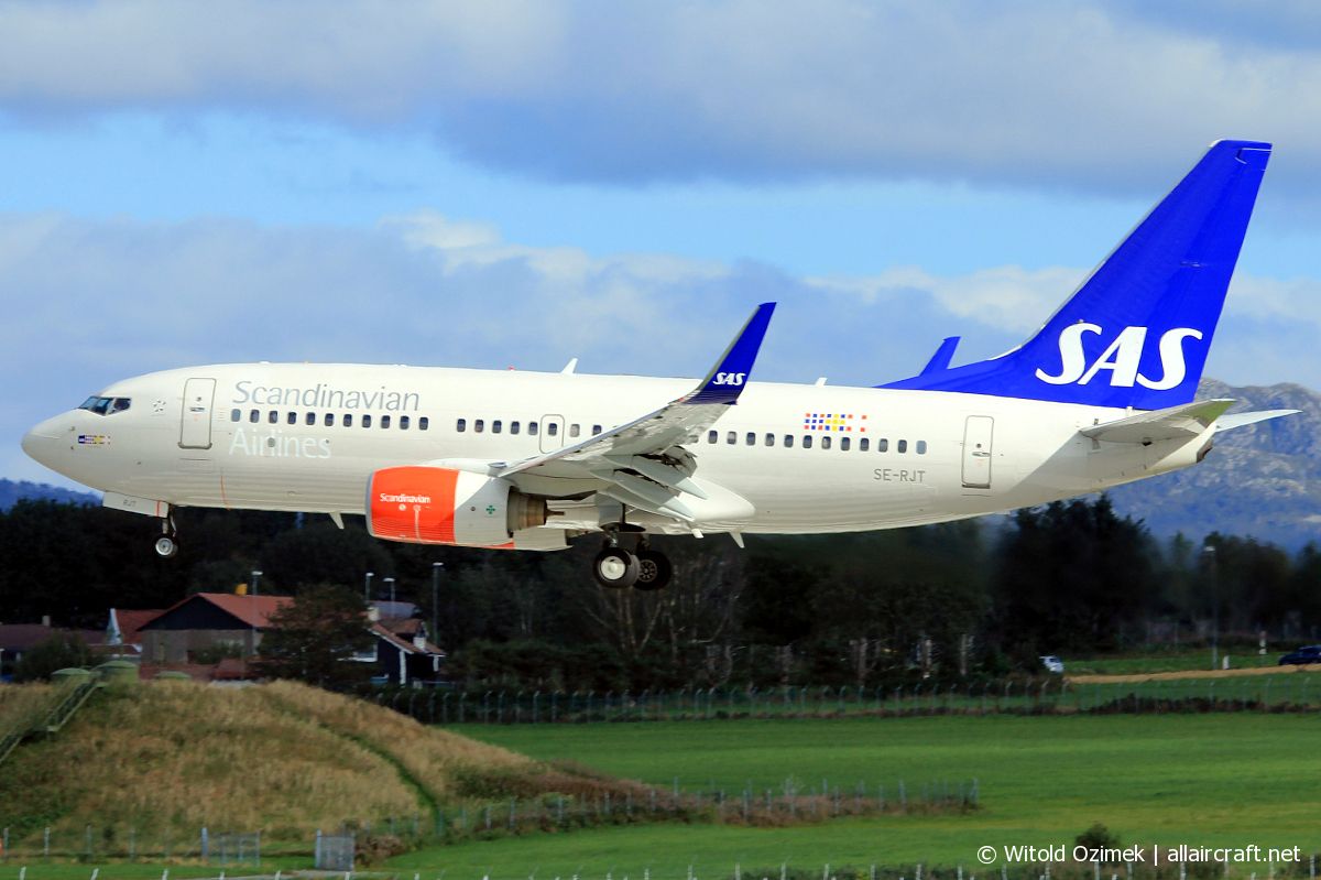 SE-RJT (32741) 2004 Boeing 737-76N(WL)
