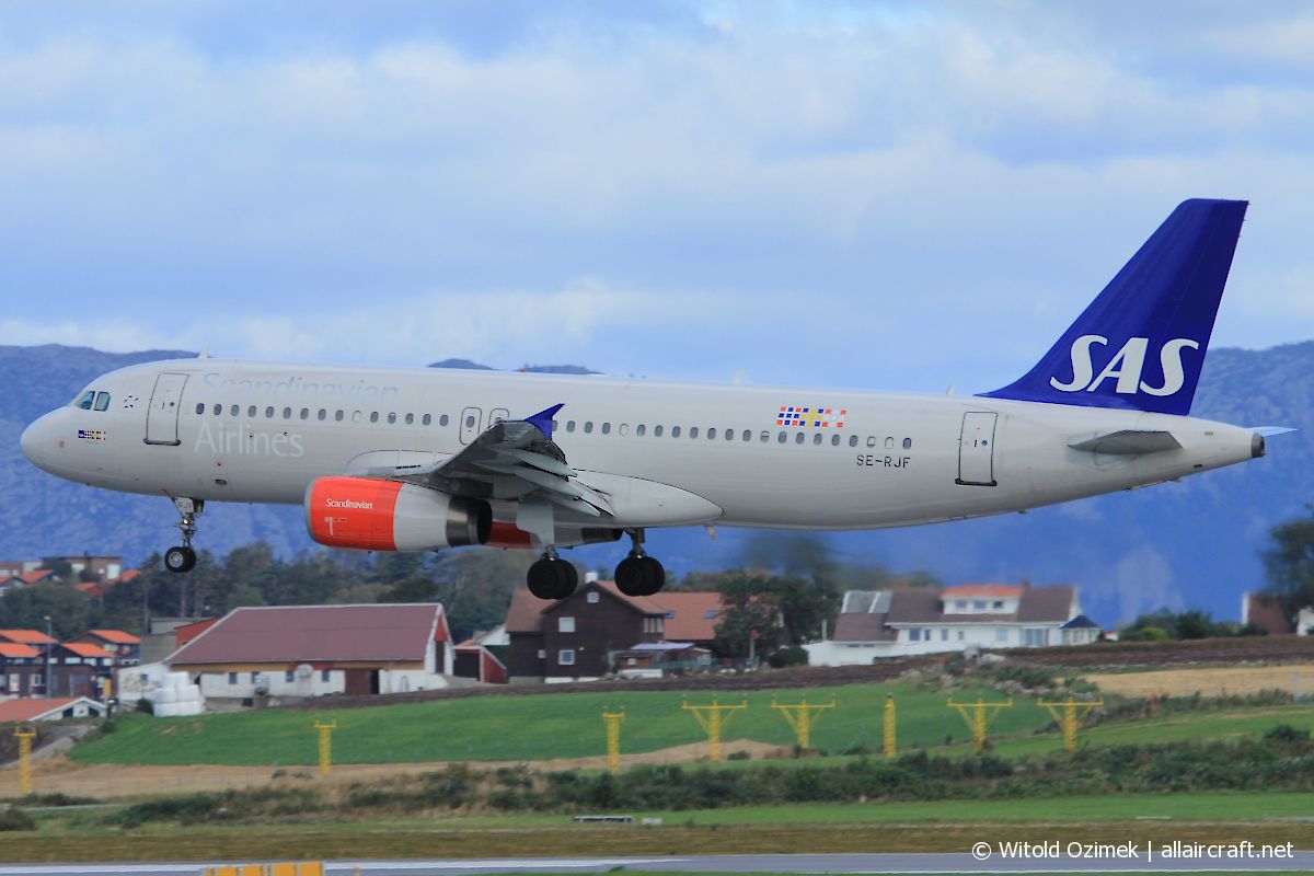 SE-RJF (1383) 2000 Airbus A320-232
