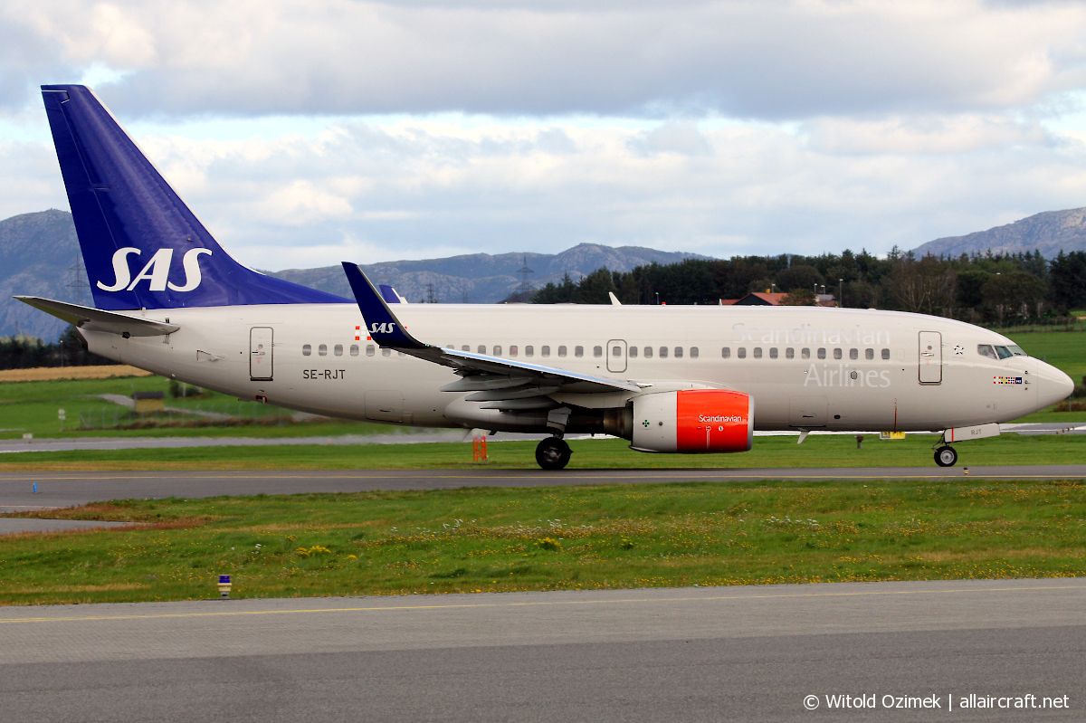 SE-RJT (32741) 2004 Boeing 737-76N(WL)