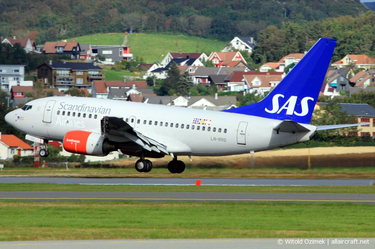 LN-RRD (28301) 1999 Boeing 737-683