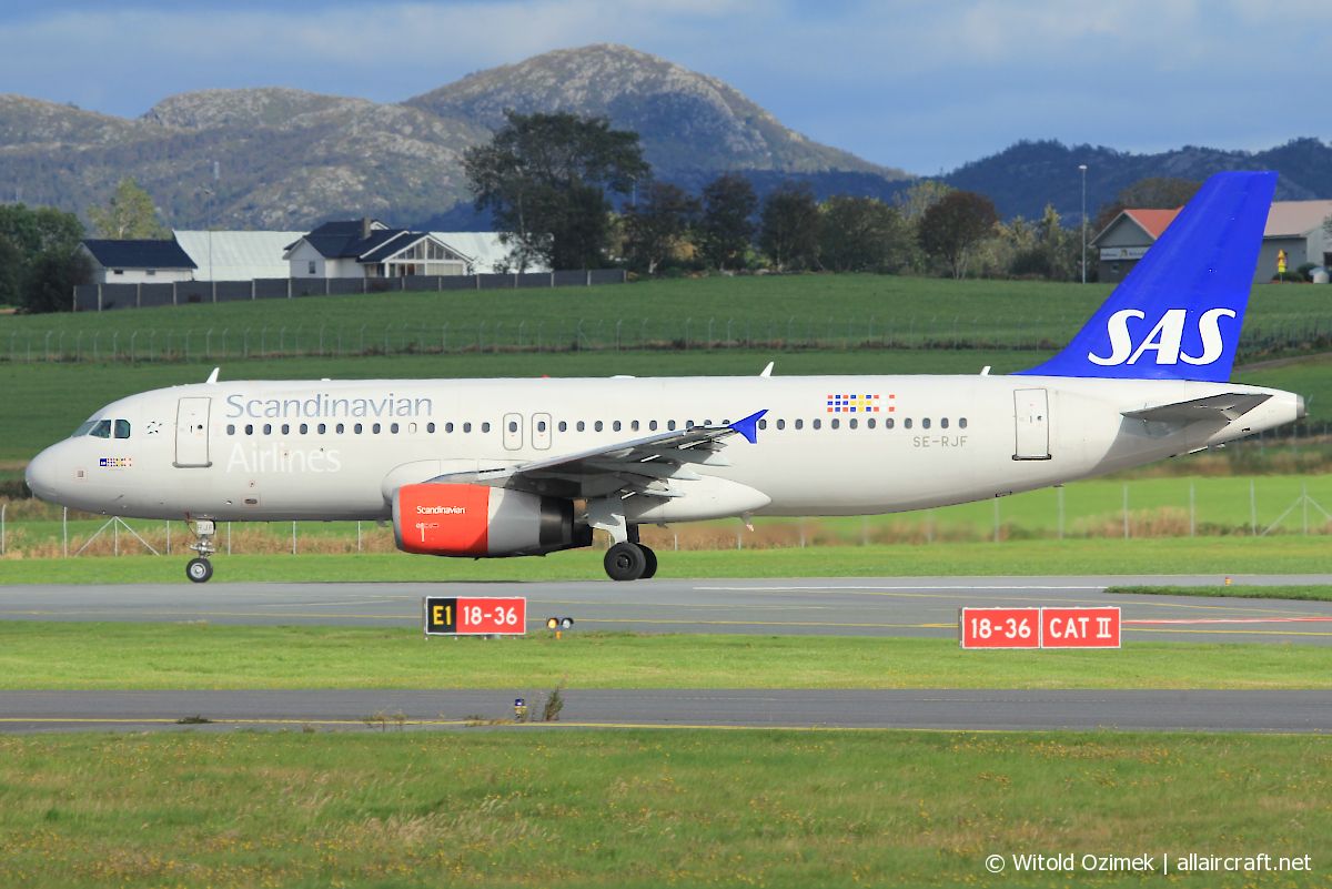 SE-RJF (1383) 2000 Airbus A320-232