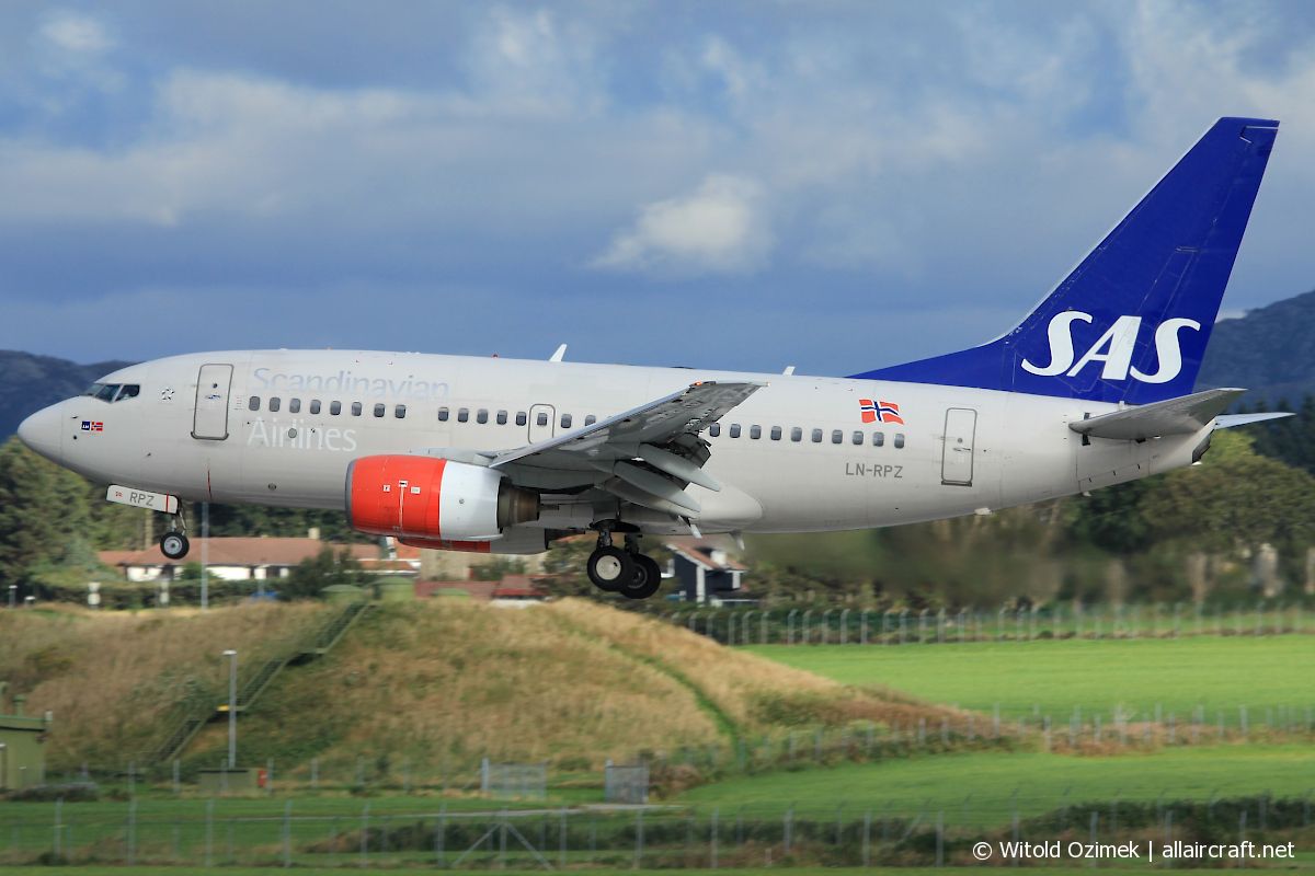 LN-RPZ (28293) 1998 Boeing 737-683