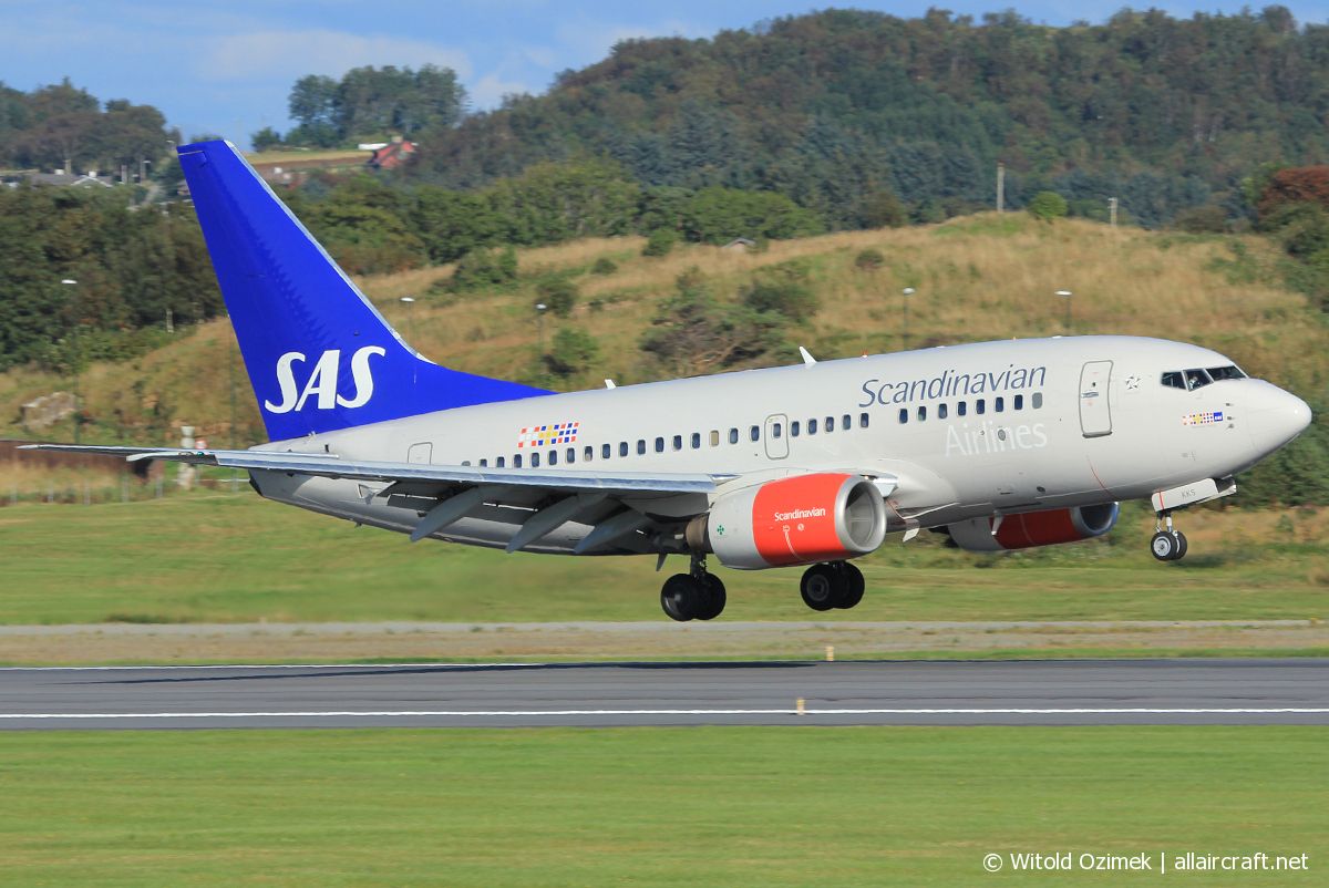OY-KKS (28322) 2000 Boeing 737-683