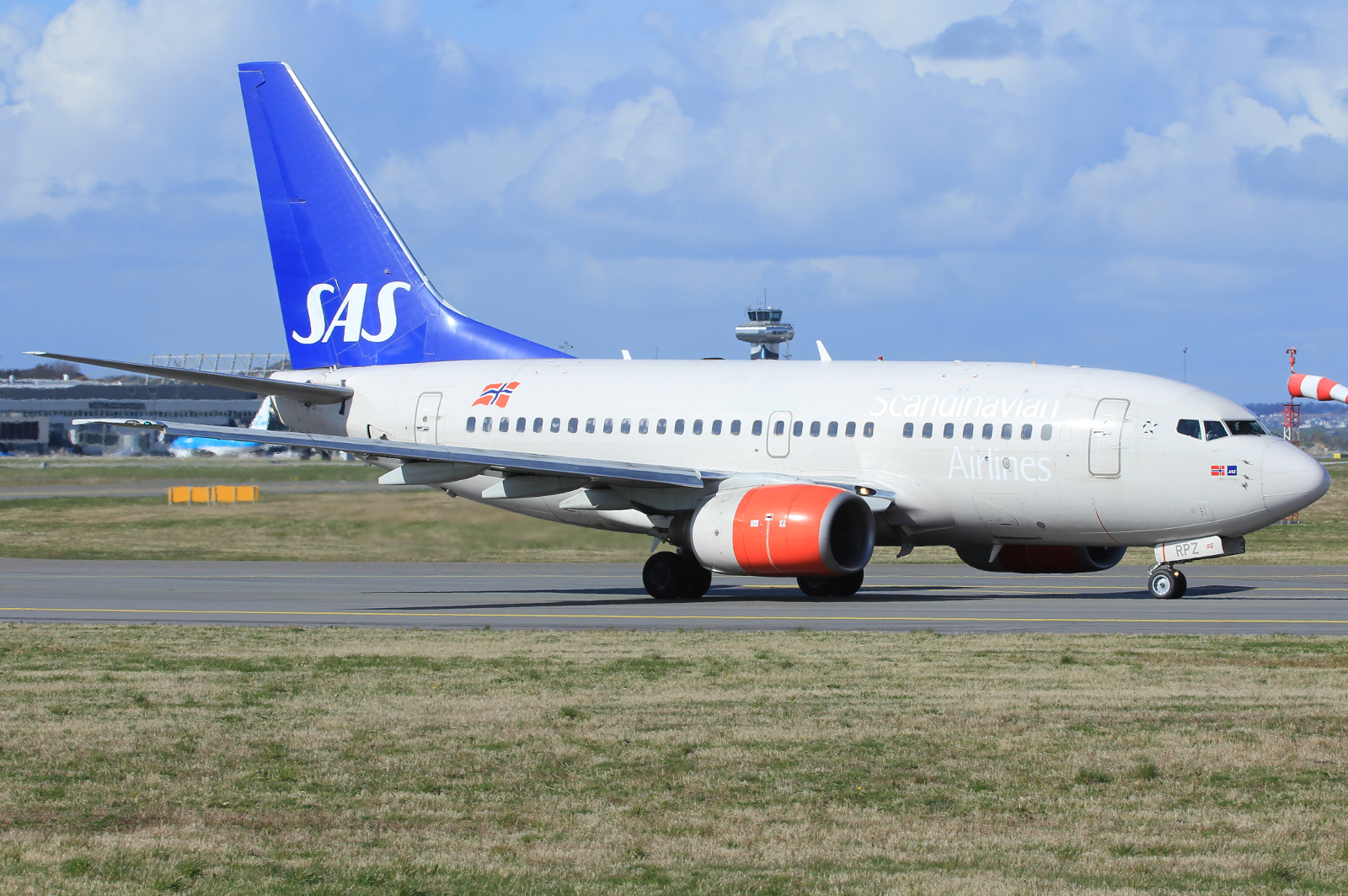 LN-RPZ (28293) 1998 Boeing 737-683
