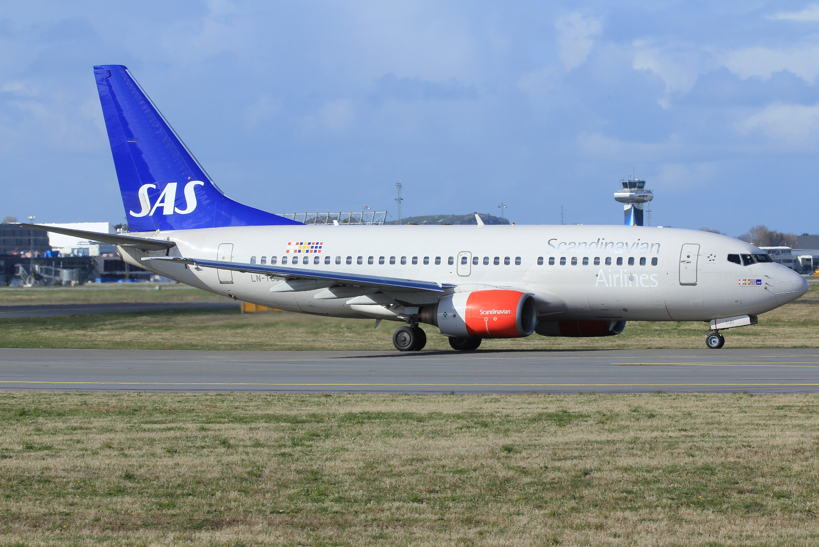 LN-TUD (28217) 1998 Boeing 737-705