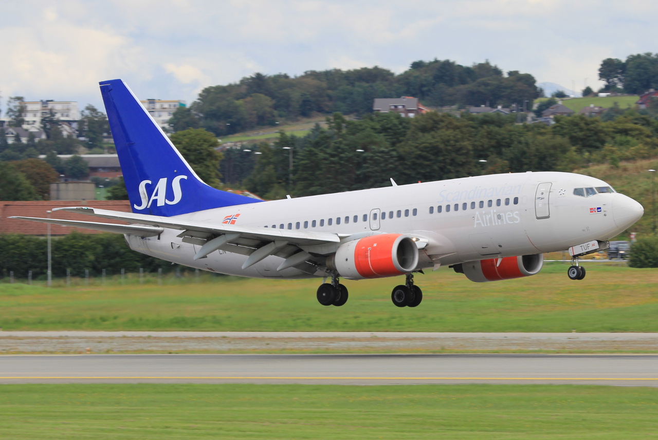 LN-TUF (28222) 1999 Boeing 737-705