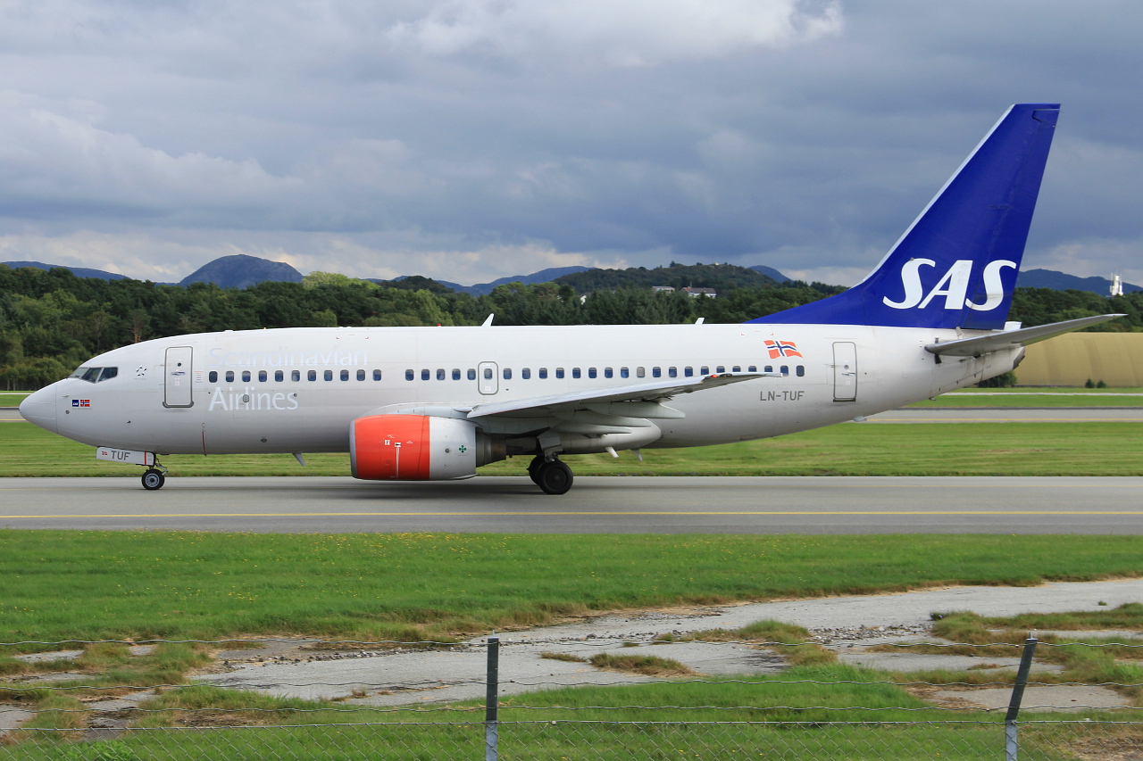 LN-TUF (28222) 1999 Boeing 737-705