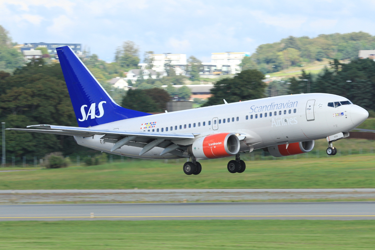 LN-RRN (30191) 1999 Boeing 737-783