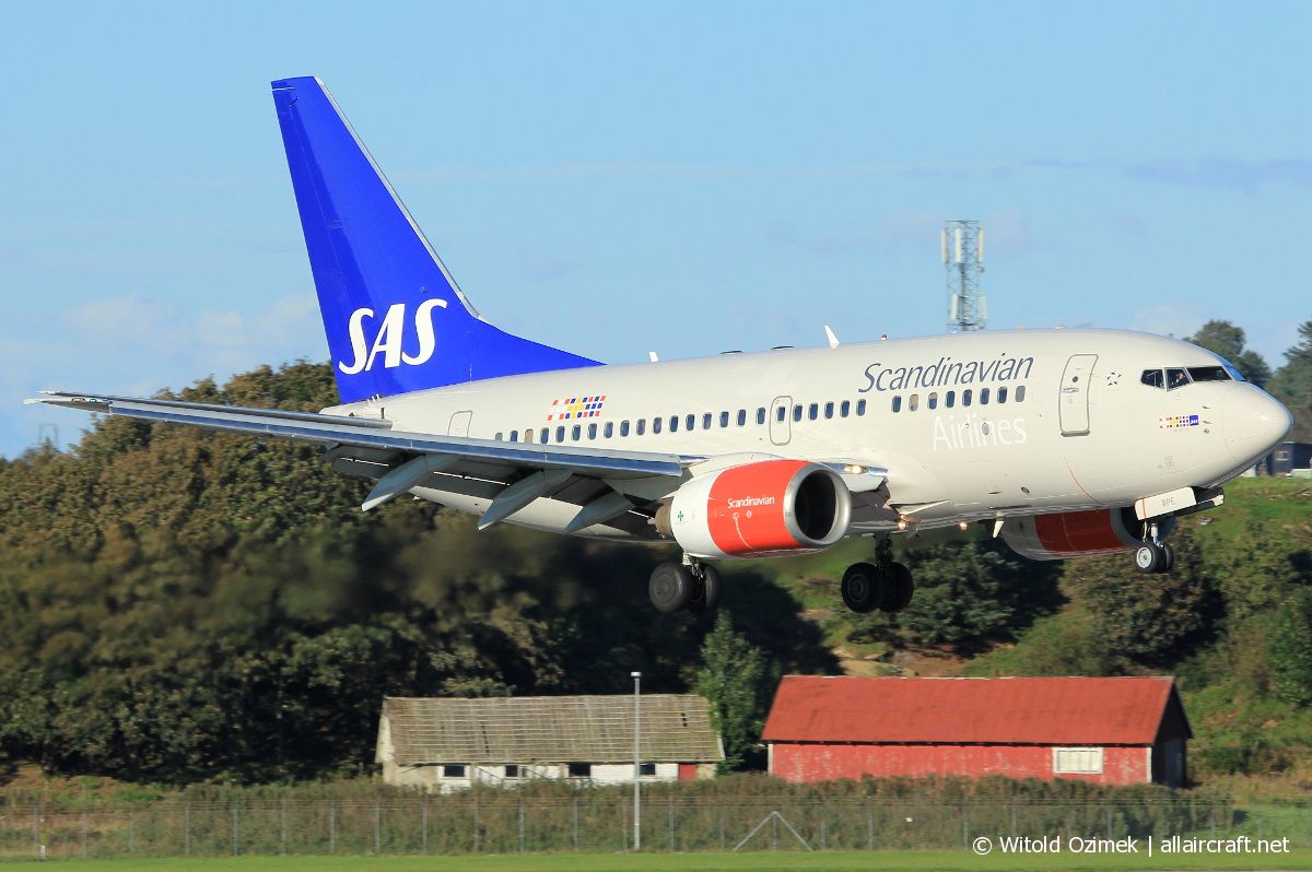 LN-RPE (28306) 1999 Boeing 737-683