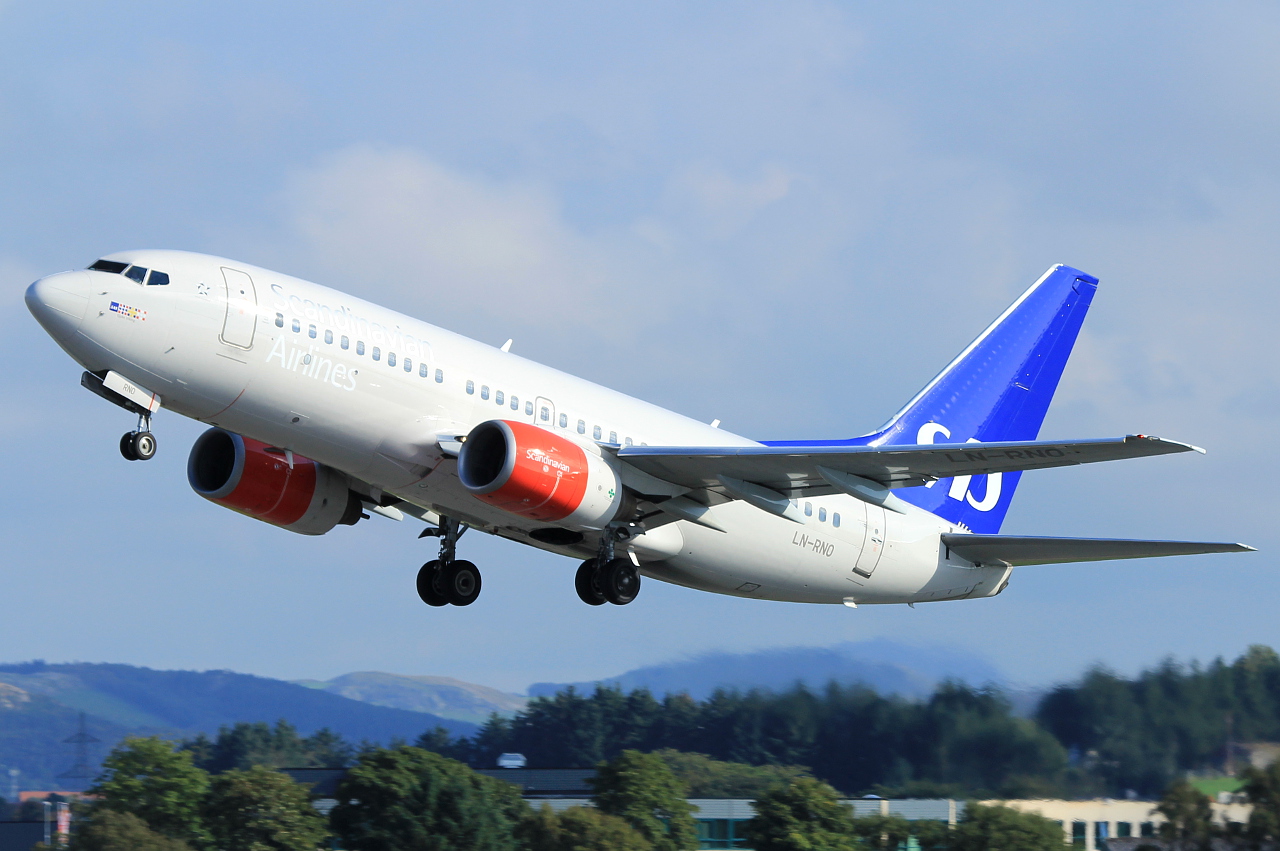LN-RNO (28316) 2000 Boeing 737-783