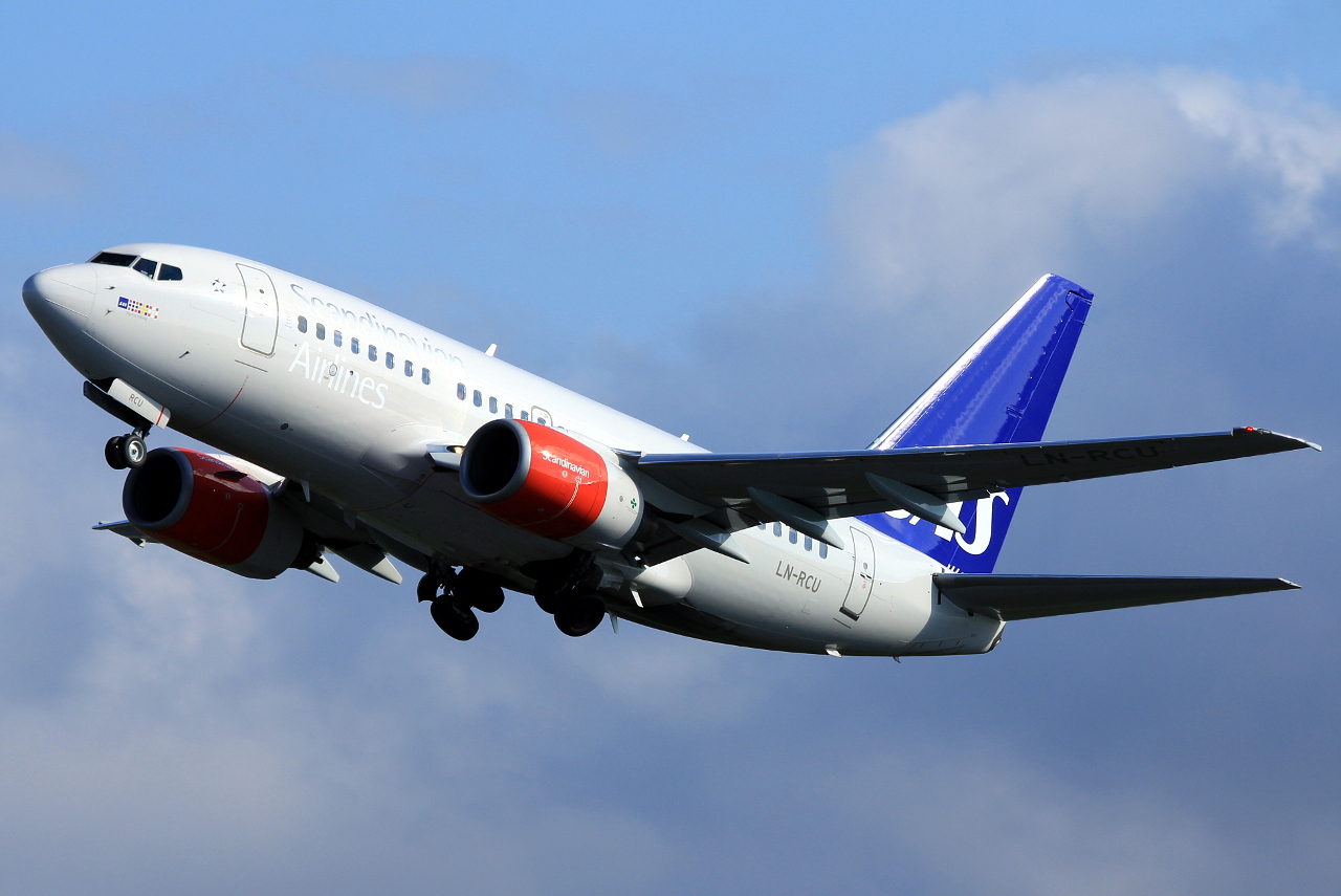 LN-RCU (30190) 1999 Boeing 737-683
