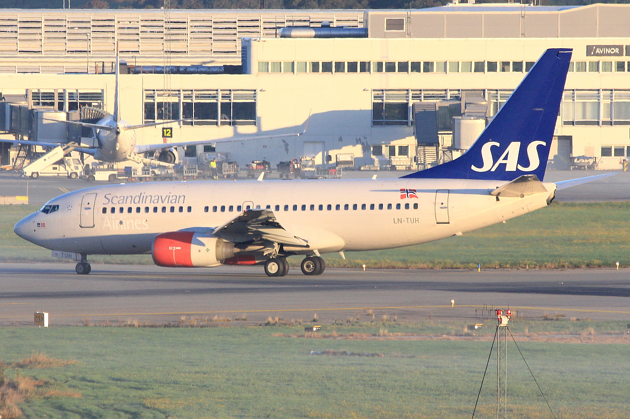 LN-TUH (29093) 2000 Boeing 737-705
