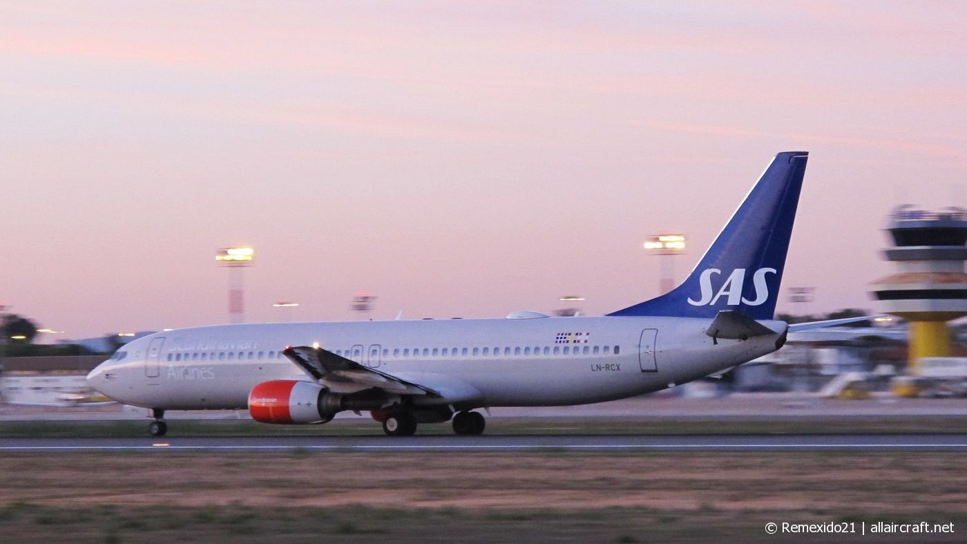 LN-RCX (30196) 2000 Boeing 737-883