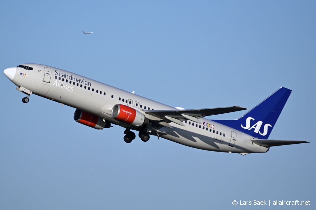LN-RCY (28324) 2001 Boeing 737-883