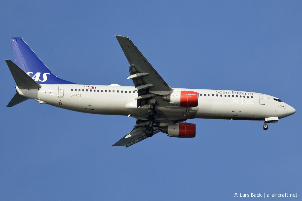 LN-RCZ (30197) 2001 Boeing 737-883