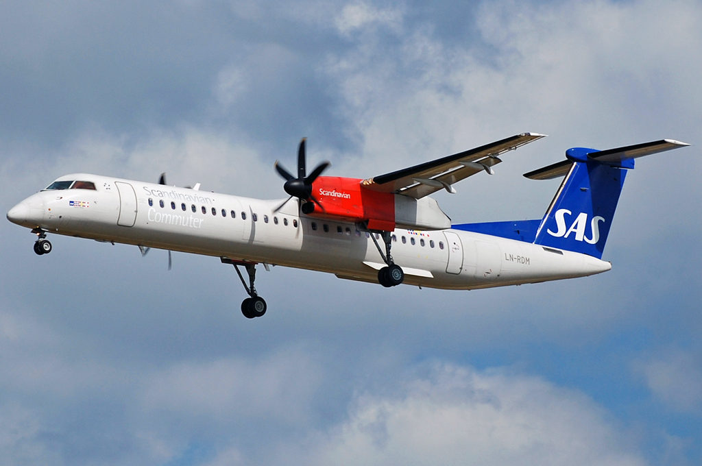 LN-RDM (4033) 2001 Bombardier Dash 8-Q402