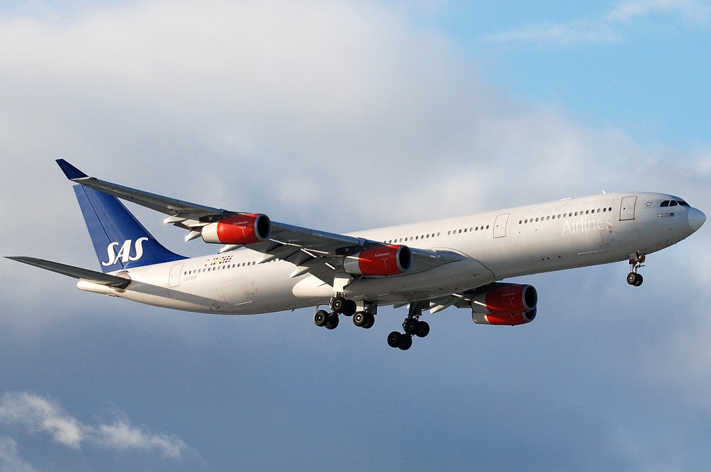 LN-RKF (413) 2001 Airbus A340-313