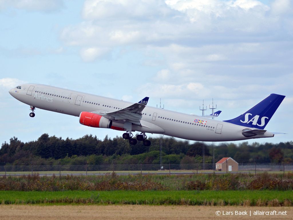 LN-RKU (1715) 2016 Airbus A330-343