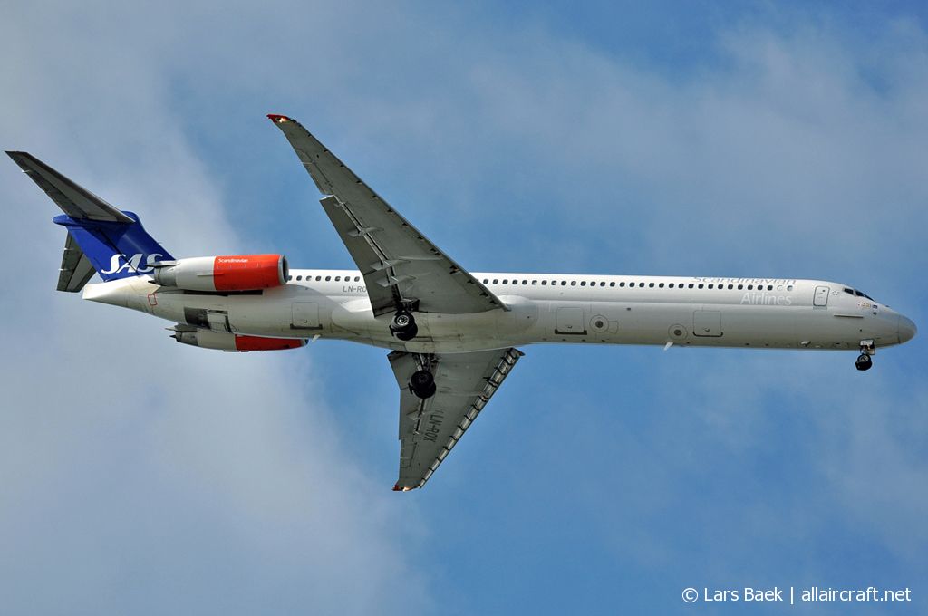 LN-ROX (49603) 1988 McDonnell Douglas MD-82