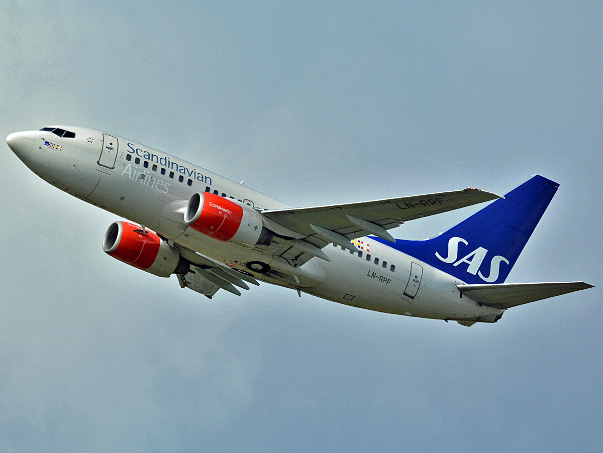 LN-RPF (28307) 1999 Boeing 737-683