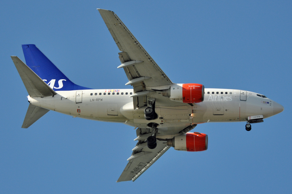 LN-RPW (28289) 1998 Boeing 737-683