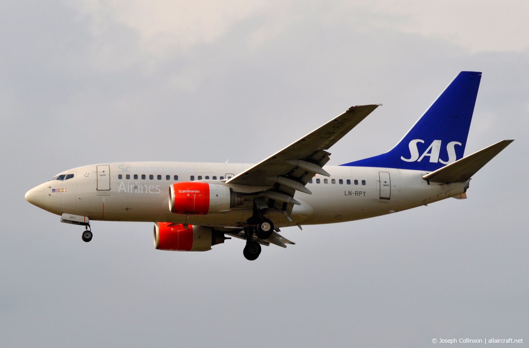 LN-RPY (28292) 1998 Boeing 737-683