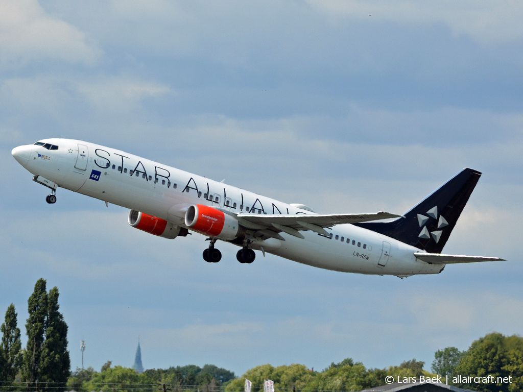 LN-RRW (32277) 2004 Boeing 737-883
