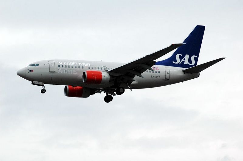 LN-RRY (28297) Boeing 737-683