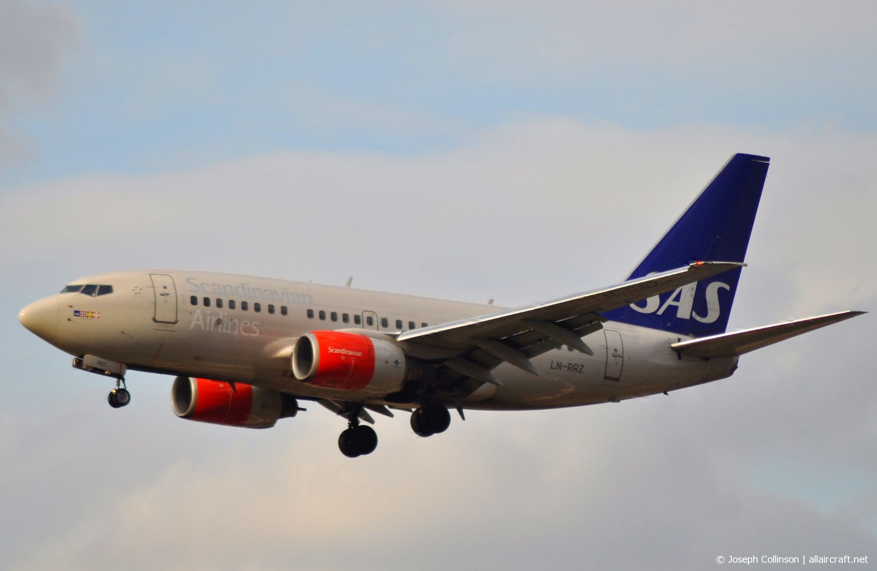LN-RRZ (28295) 1998 Boeing 737-683